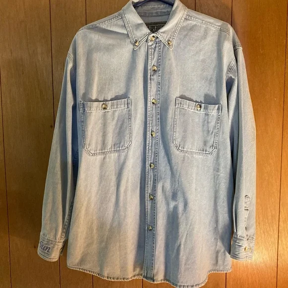 Vintage 90s Denim Button Down Men’s Large Shirt w patch on bottom right wrist 🔥 - Picture 2 of 7